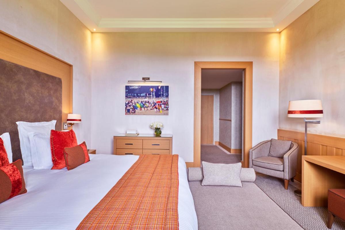 Un ou plusieurs lits dans un hébergement de l'établissement Hôtel Barrière L'Hôtel du Golf
