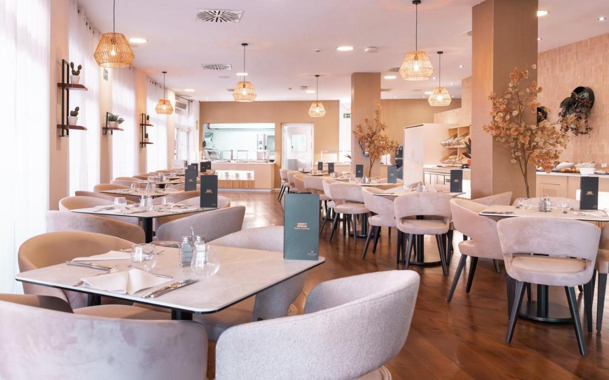 Un restaurante o sitio para comer en Ama Islantilla Resort