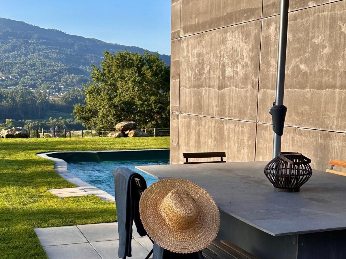 Uma vista geral da montanha ou uma vista da montanha a partir do hotel