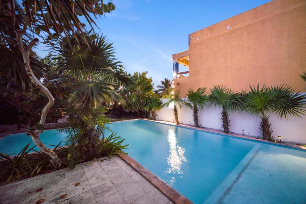 San Bruno TROPICAL Villa With POOL - Housity