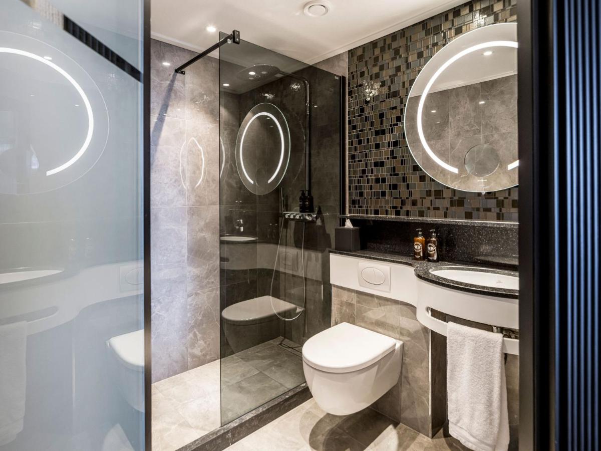 Alexander Hotel - Housity