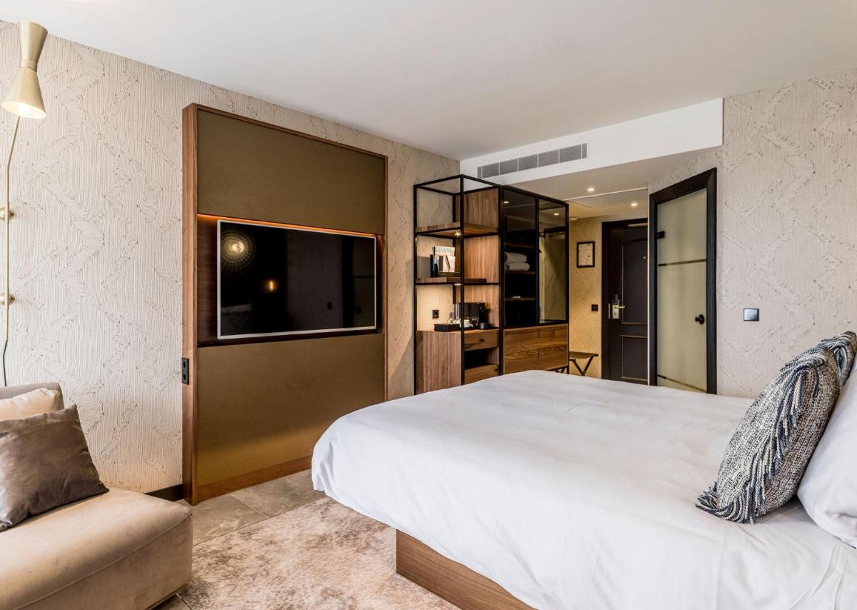 Alexander Hotel - Housity