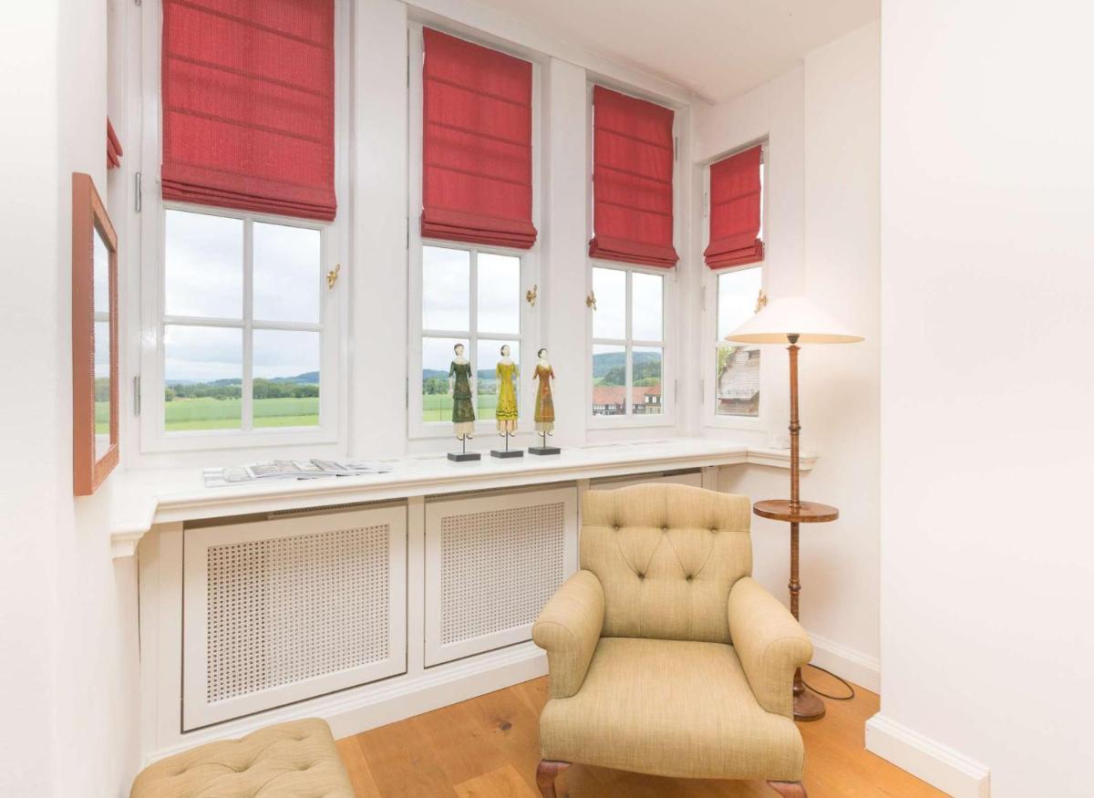 Ein Sitzbereich in der Unterkunft Schlosshotel Münchhausen