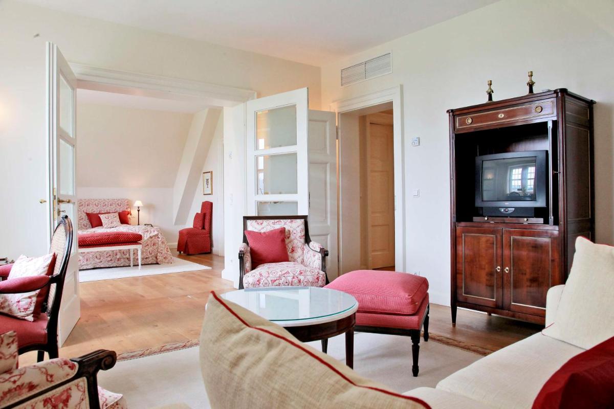 Ein Sitzbereich in der Unterkunft Schlosshotel Münchhausen