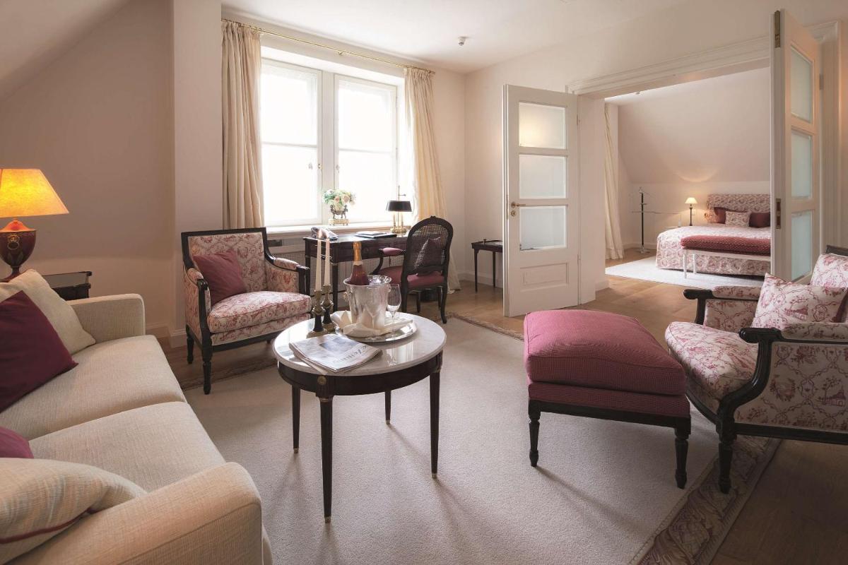 Ein Bett oder Betten in einem Zimmer der Unterkunft Schlosshotel Münchhausen
