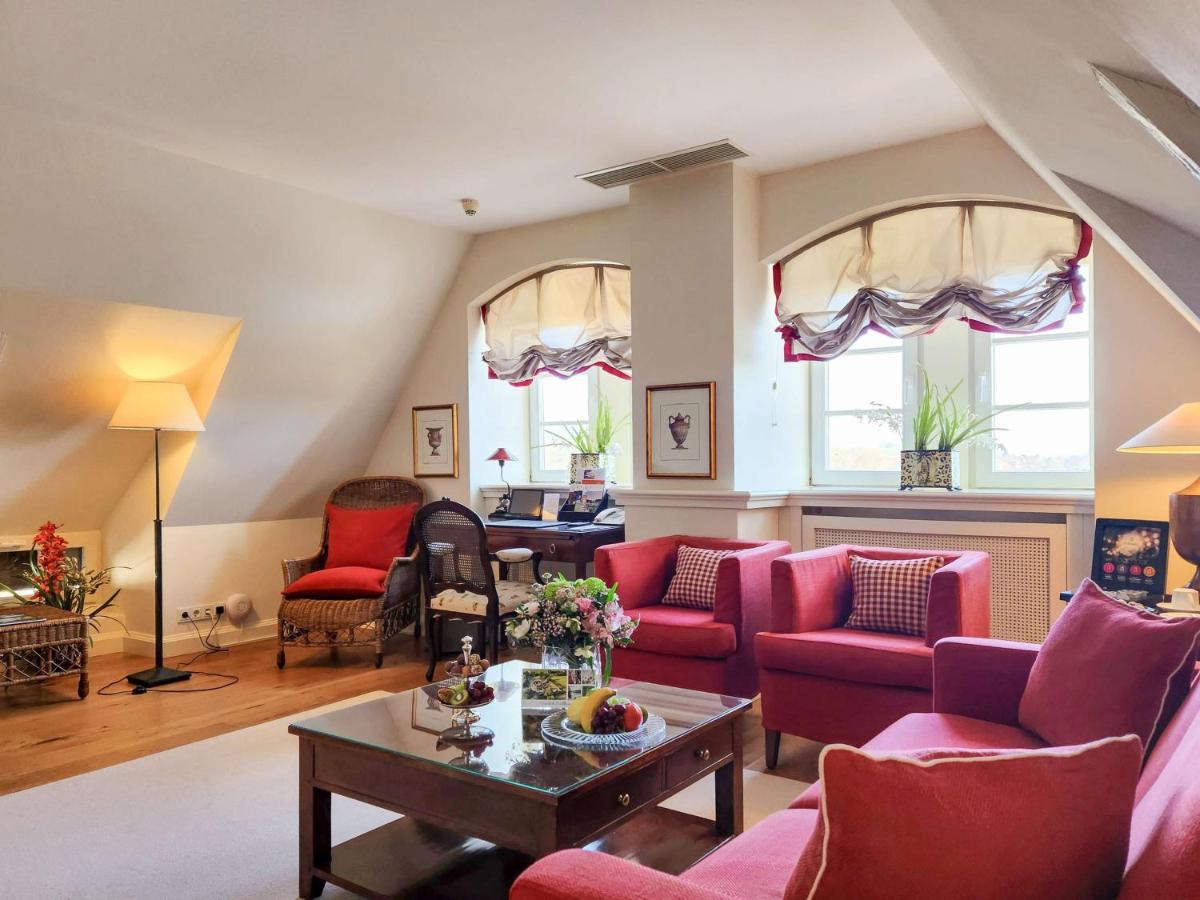 Ein Sitzbereich in der Unterkunft Schlosshotel Münchhausen