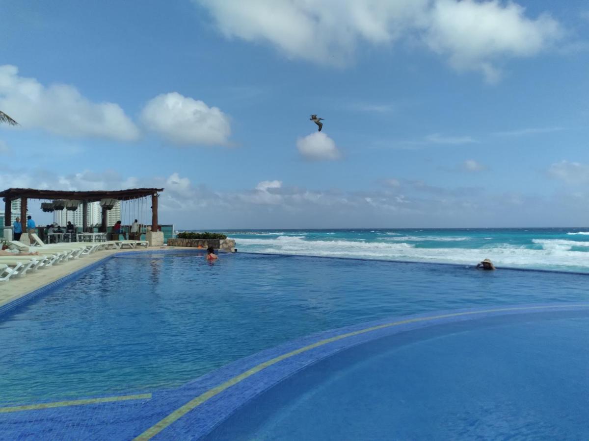 Oceanview Club Zone Beachfront 1 bedroom apartment in resort - Housity