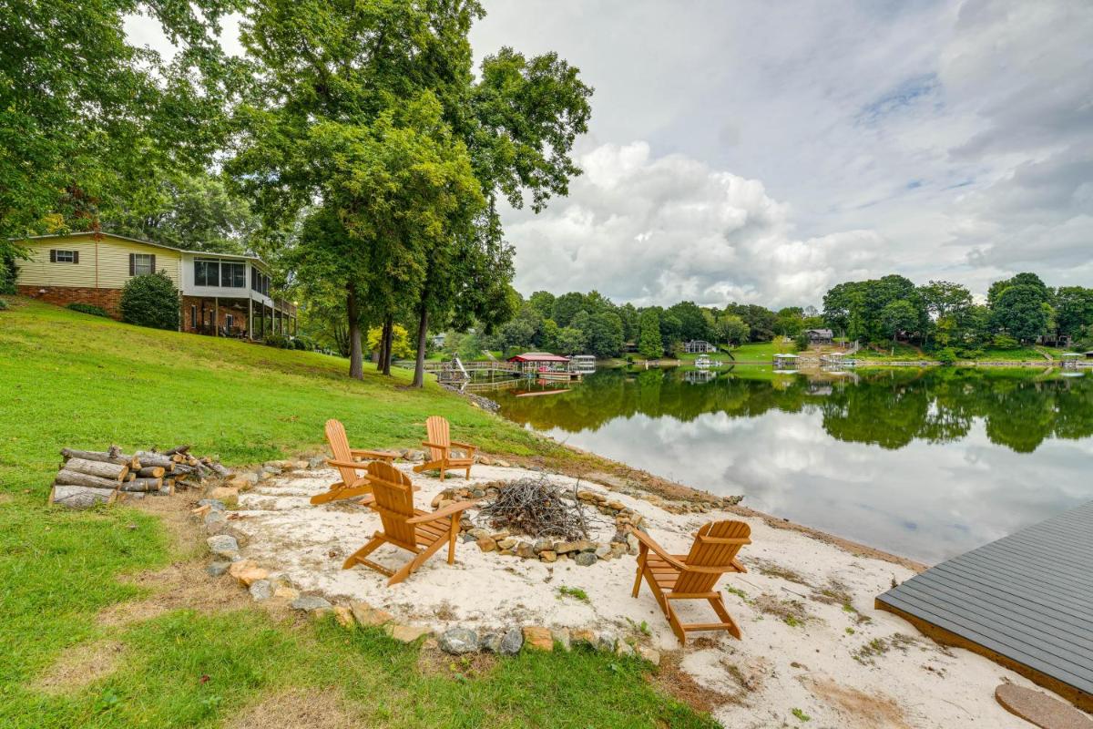 Lakefront Sherrills Ford Haven w/ Boat Dock! - Housity
