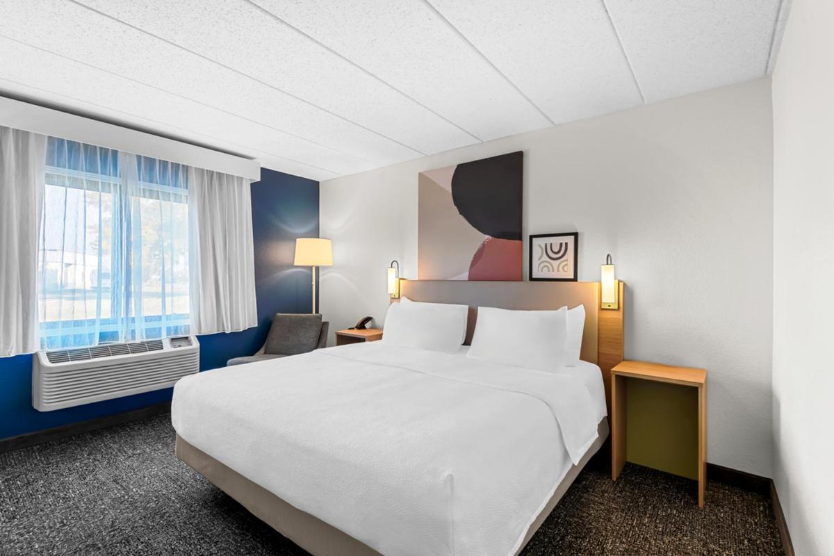 Spark by Hilton Cedar Falls - Housity