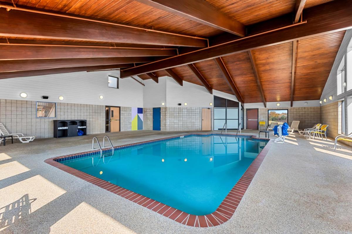 Spark by Hilton Cedar Falls - Housity