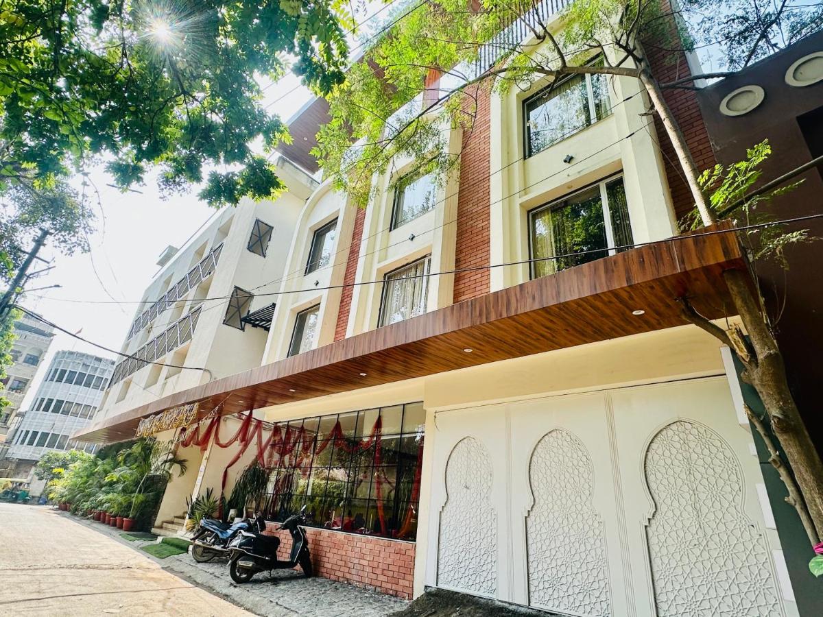 Hotel Vrindavan Palace - Housity