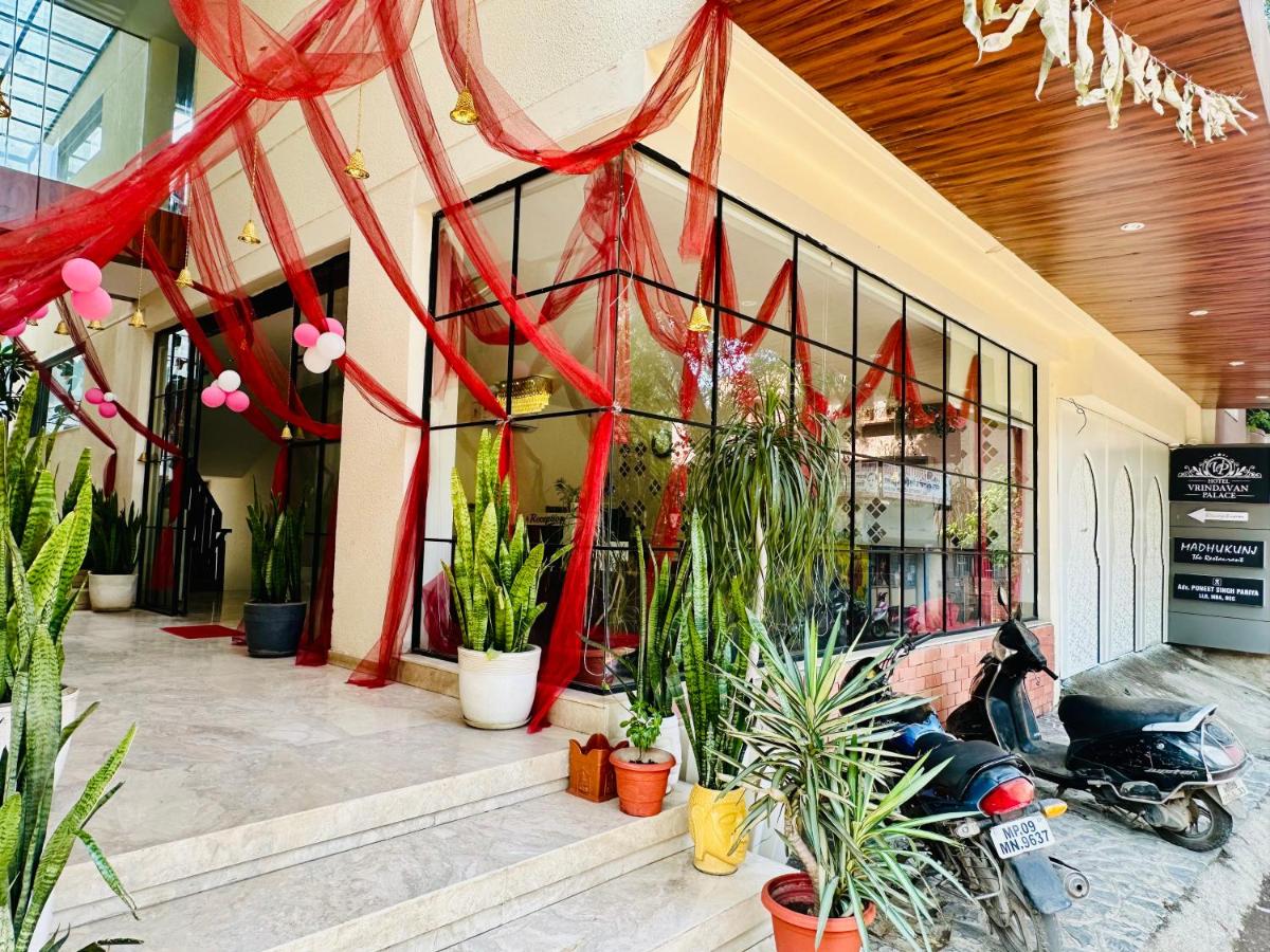 Hotel Vrindavan Palace - Housity