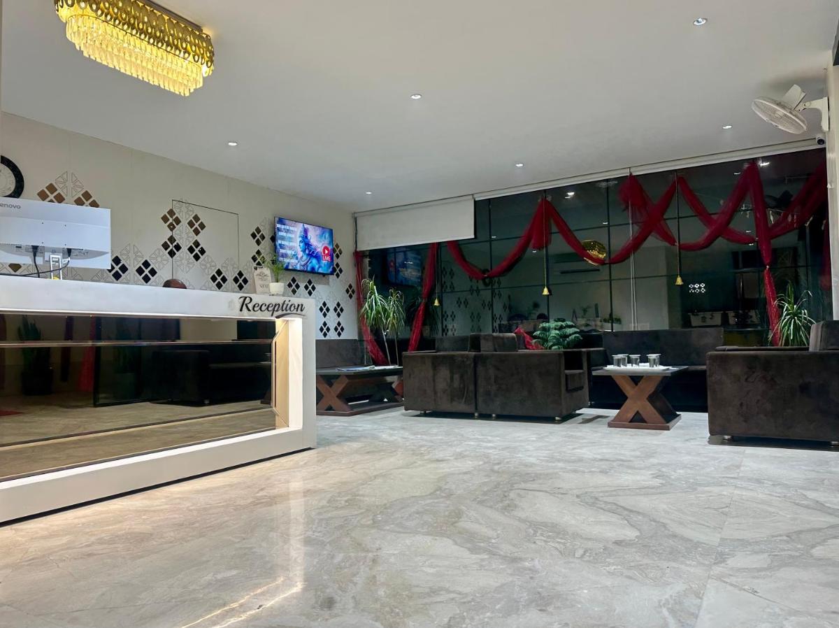 Hotel Vrindavan Palace - Housity