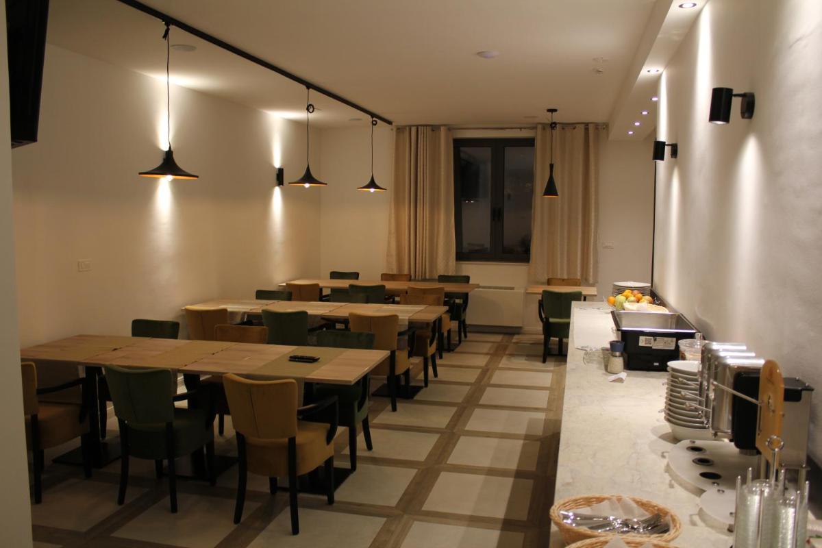VINOTEL BRZICA Aljmaš - Housity