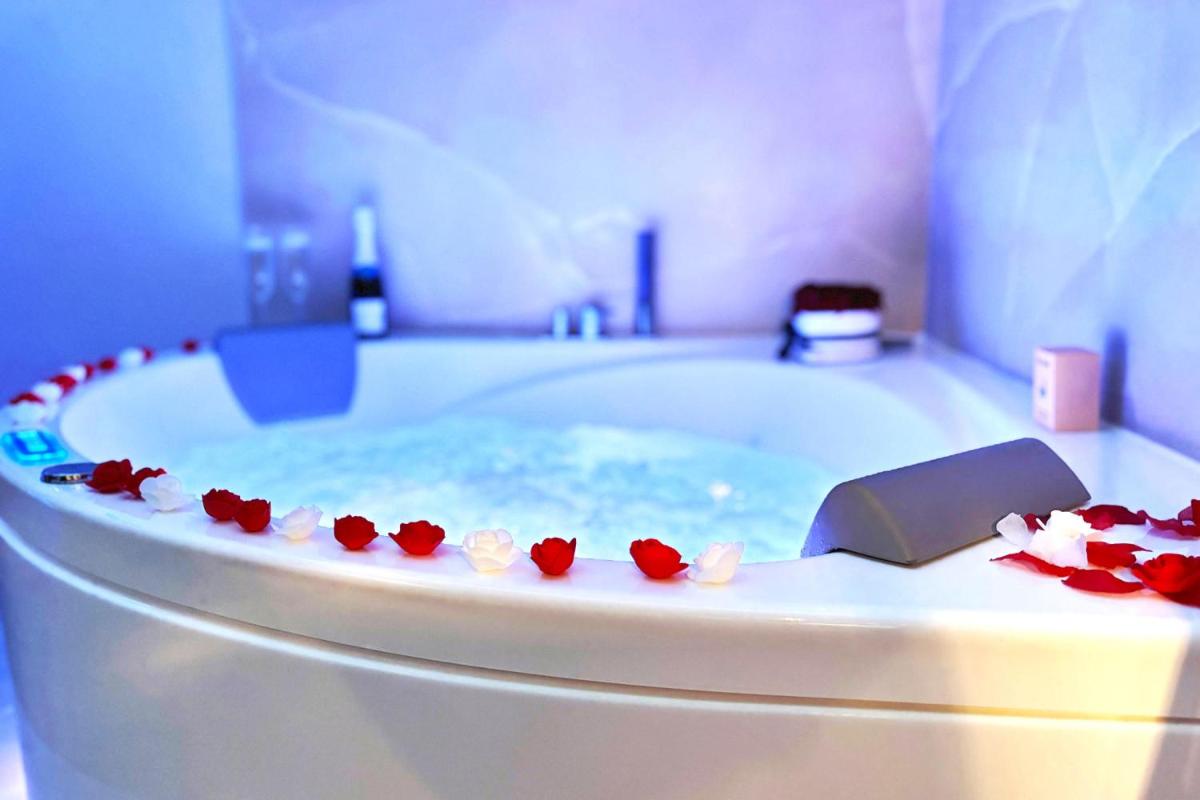 The Pearl - Jacuzzi SPA - Giant Screen - Parking - Housity