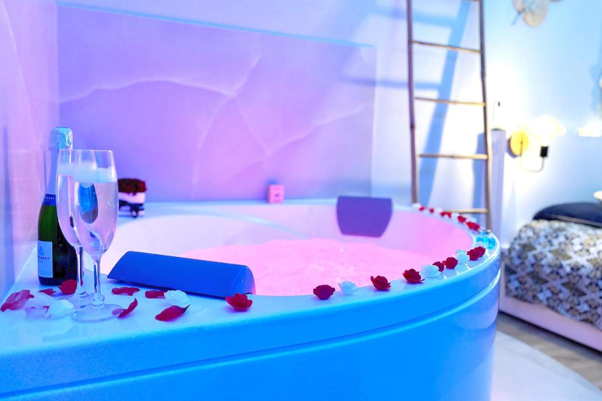 The Pearl - Jacuzzi SPA - Giant Screen - Parking - Housity