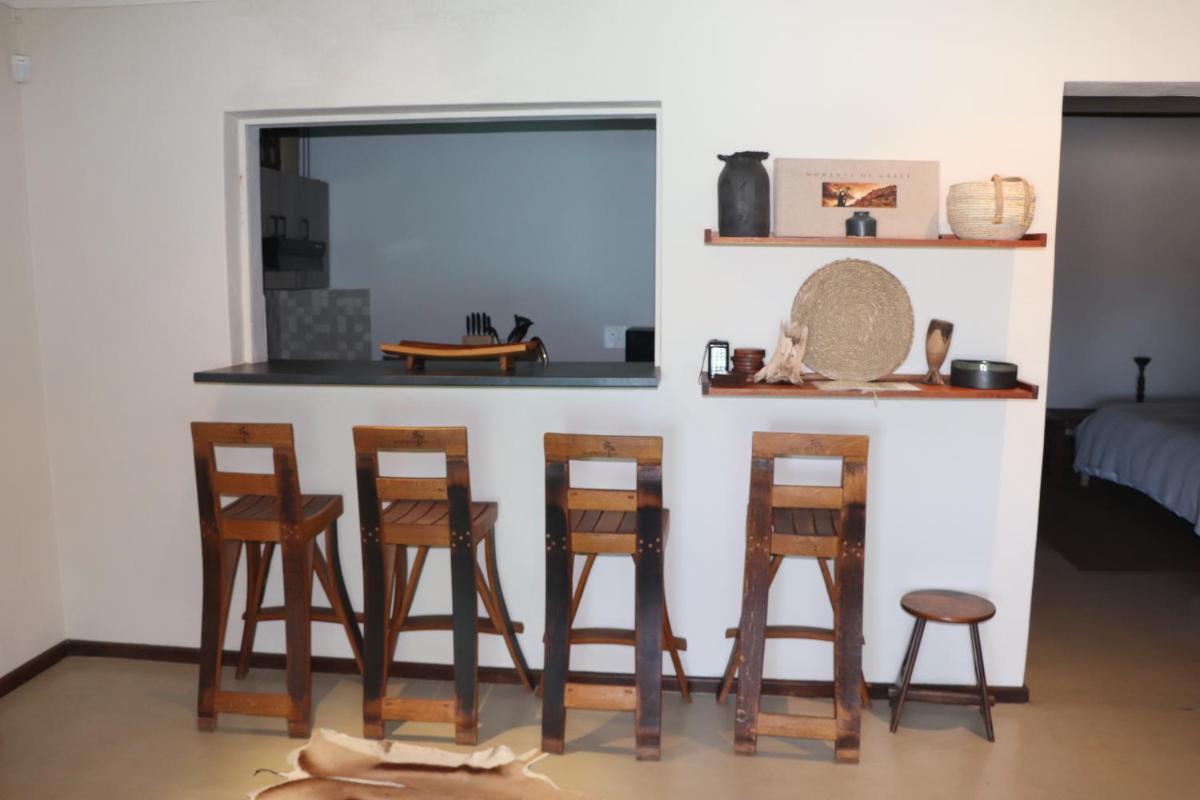 du Repos (Lovely & Relaxing 2-Bedroom Unit with Patio) - Housity