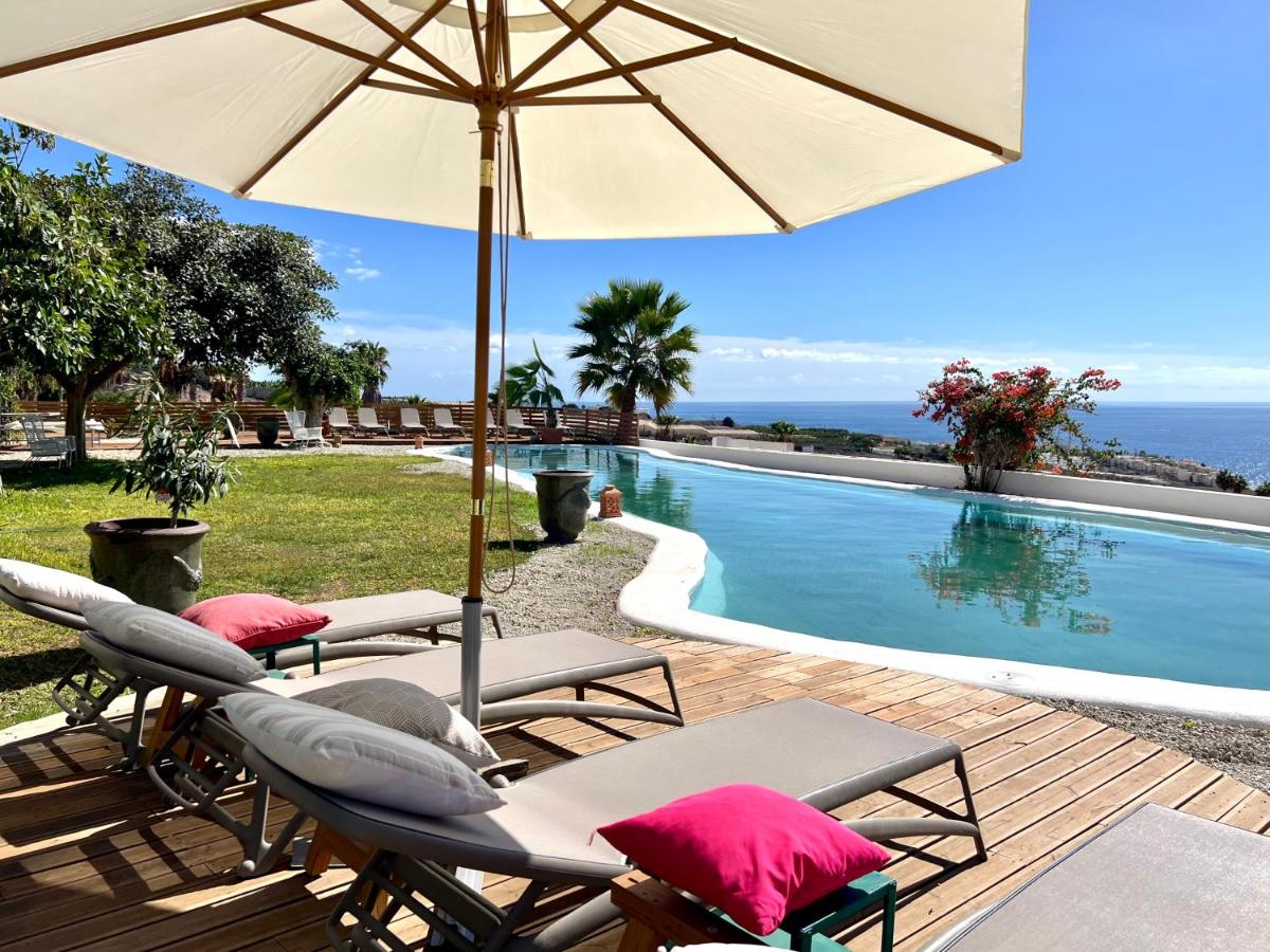 Spacious, well Appointed, in a Wonderful raised Location and Stunning sea Views - Housity