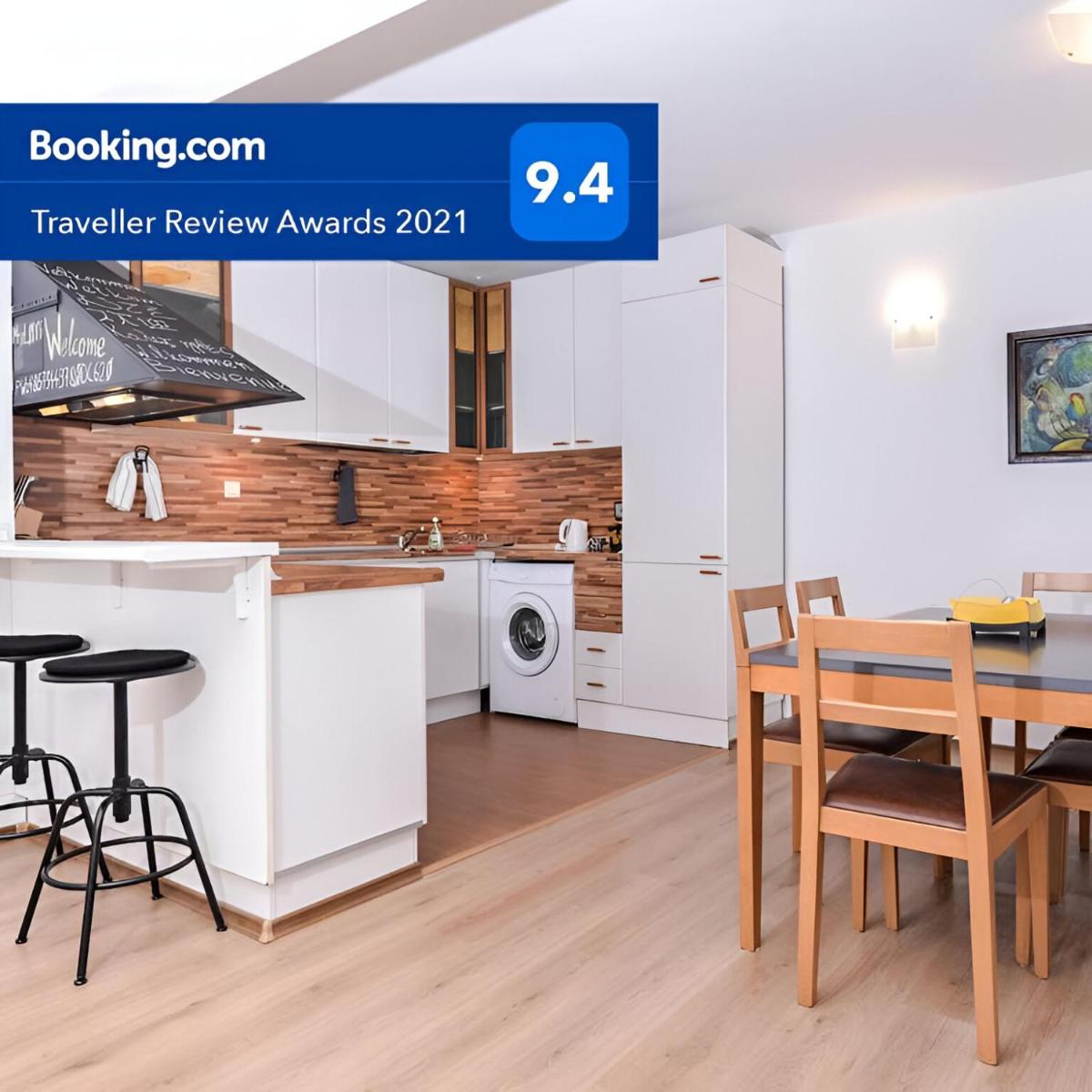 Eleganto - Two Bedroom, Top Central, Stylish Apartment - Housity