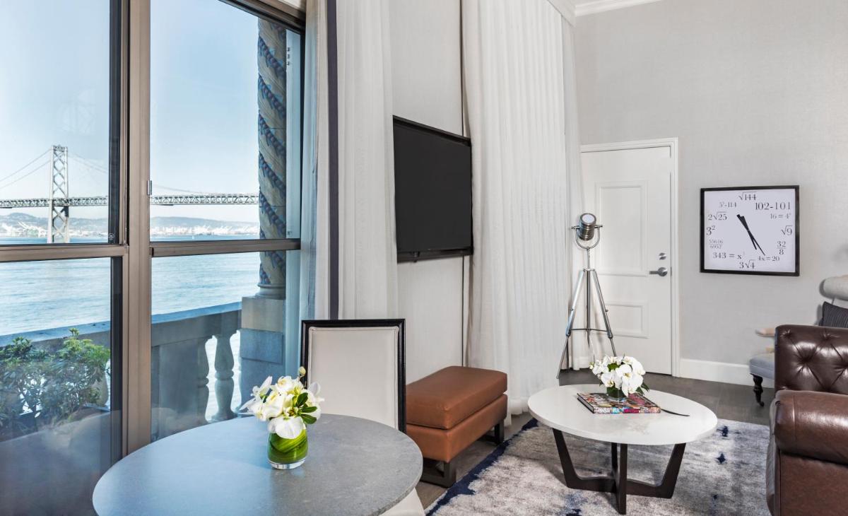 Harbor Court Hotel - Housity