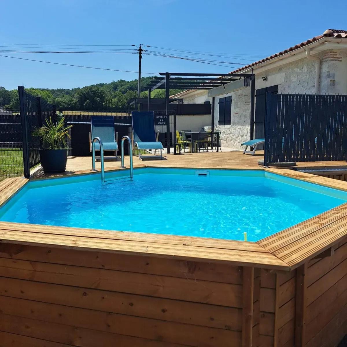 Maison charmante à Saint-Pierre-de-Clairac avec piscine privée - Housity