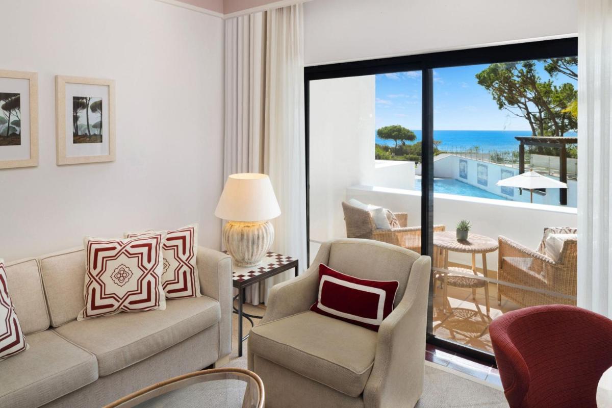 Uma área de estar em Pine Cliffs Hotel, a Luxury Collection Resort, Algarve