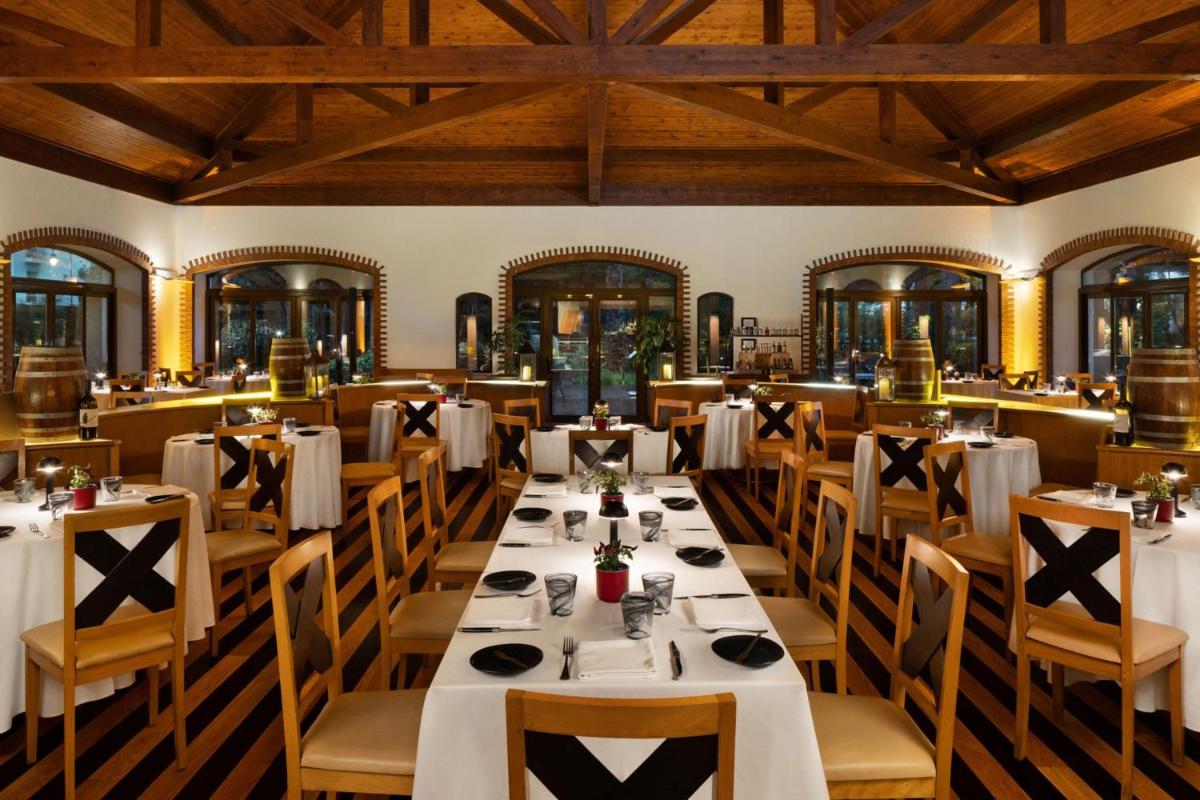 Um restaurante ou outro lugar para comer em Pine Cliffs Hotel, a Luxury Collection Resort, Algarve