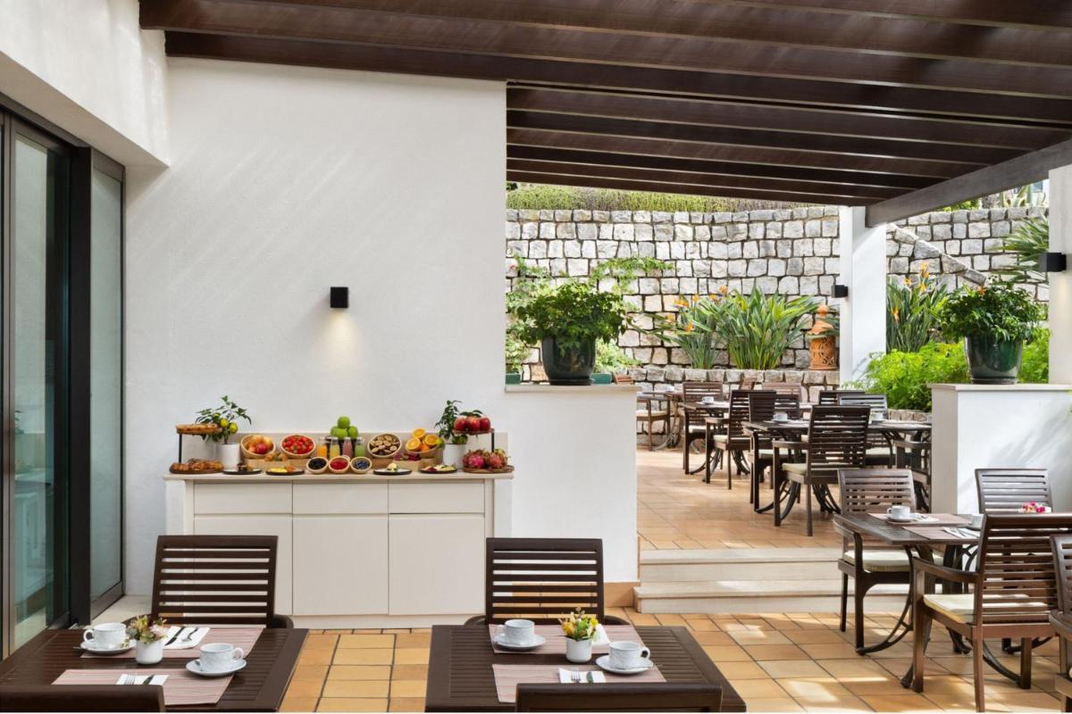Um restaurante ou outro lugar para comer em Pine Cliffs Hotel, a Luxury Collection Resort, Algarve