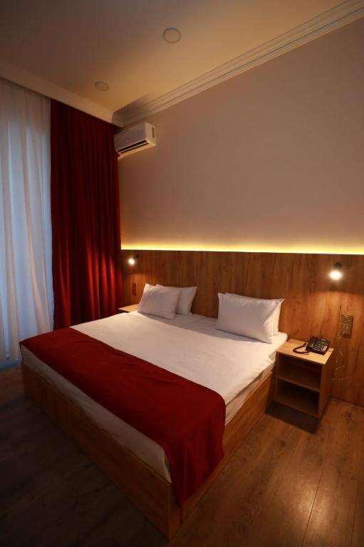 London Hotel and Guest House - Housity