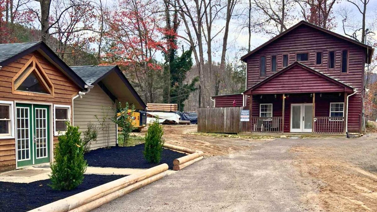 The Cave at Shady Woods - 1 Bedroom Studio - Walk to Downtown! - Housity