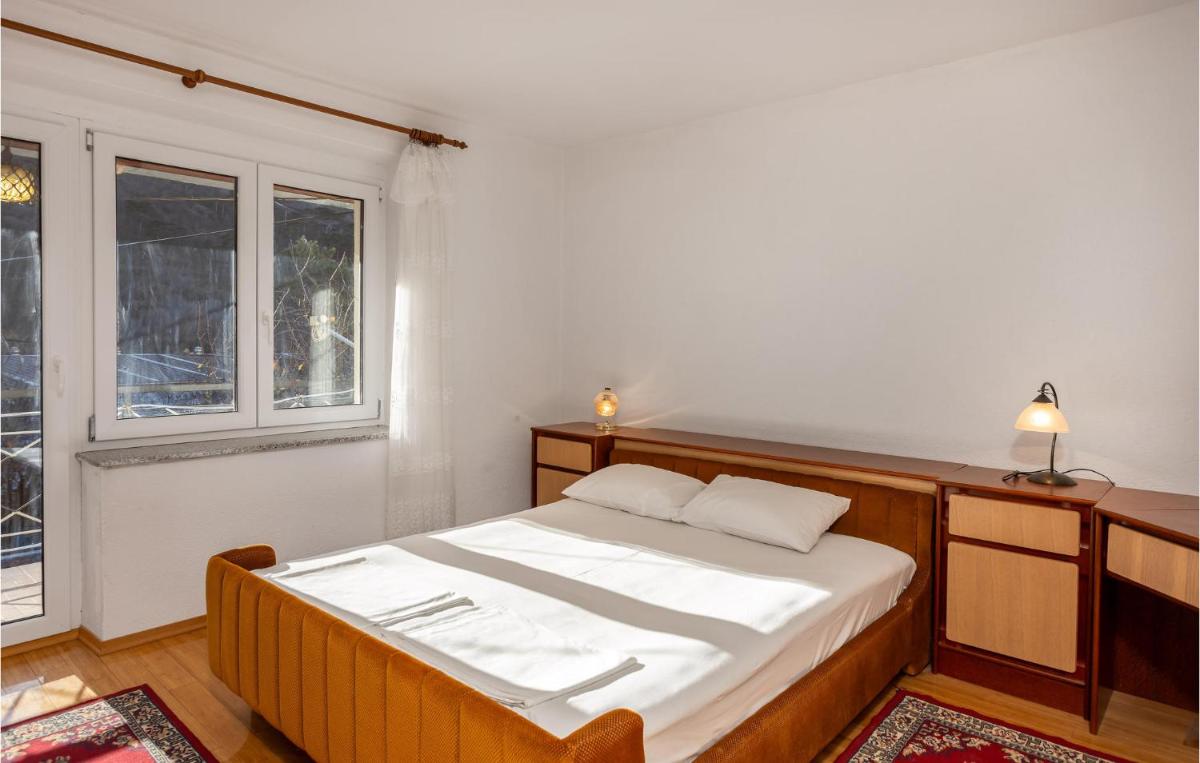 2 Bedroom Gorgeous Apartment In Knezica - Housity