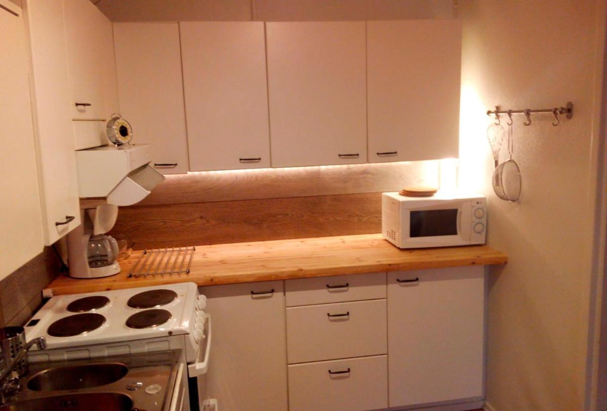 Wanha Koulu Tahko 4h Huone, Sauna, Minikeittiö, RinteetSpaRavintola 6km, Sali, Wifi, Lemm OK, Edukas - Housity