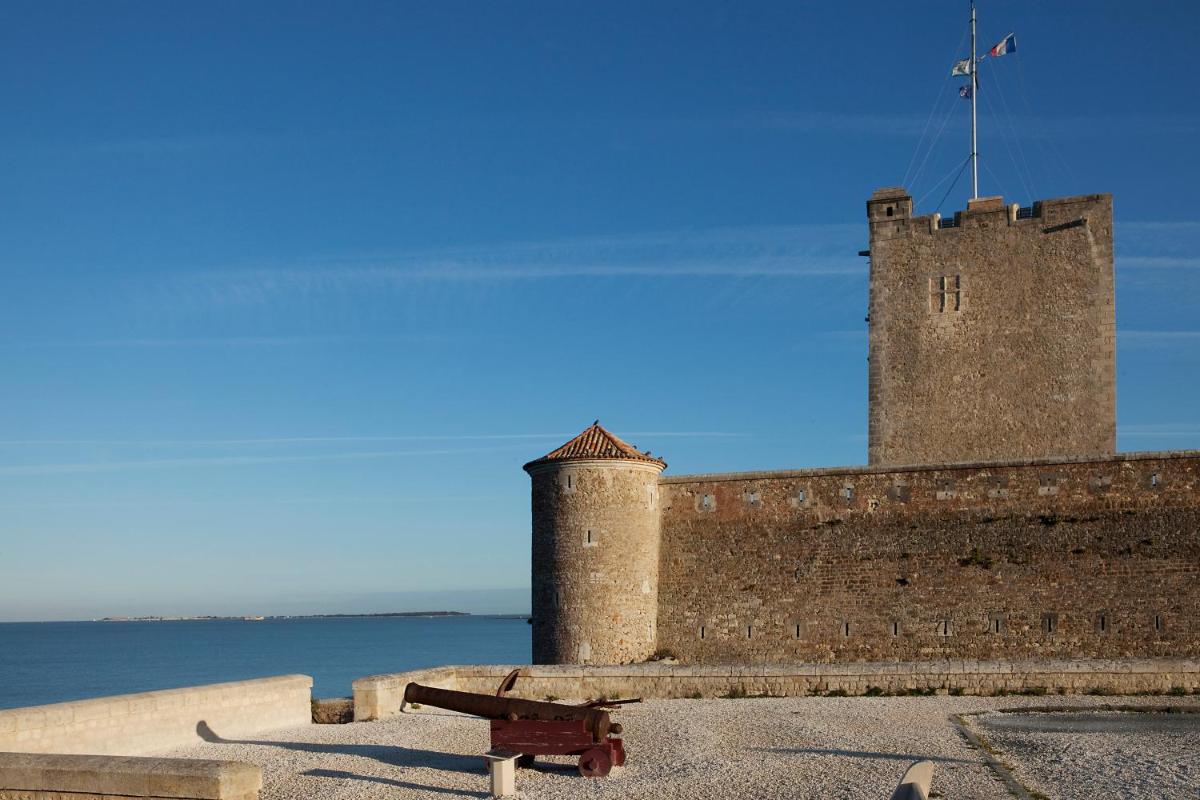 Vue générale sur la mer ou vue sur la mer prise depuis l'hôtel