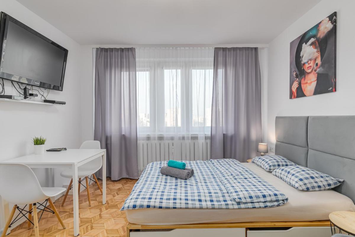 Andersena 190 A - 12 piętro - 10 min CMKP - 5 min Metro - 15 min Centrum - Housity