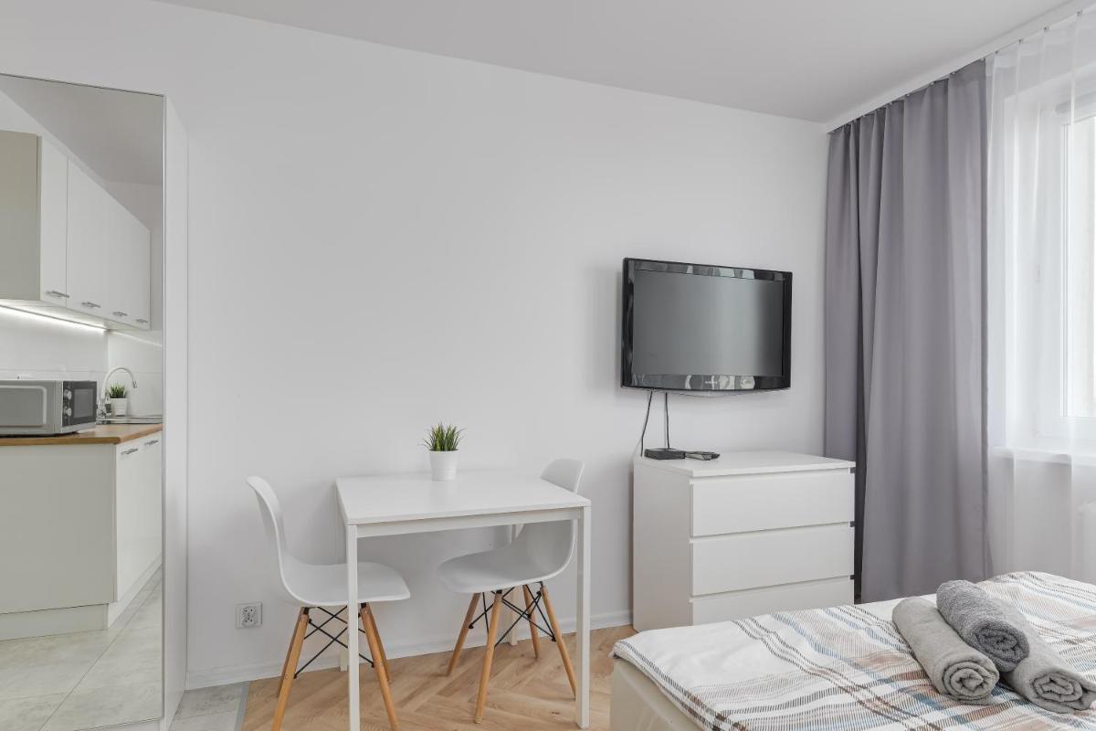 Andersena 190 B - 12 piętro - 10 min CMKP - 5 min Metro - 15 min Centrum - Housity