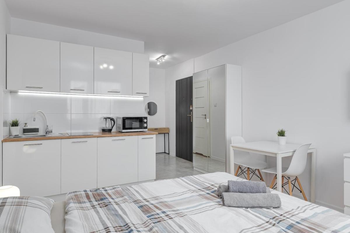 Andersena 190 B - 12 piętro - 10 min CMKP - 5 min Metro - 15 min Centrum - Housity