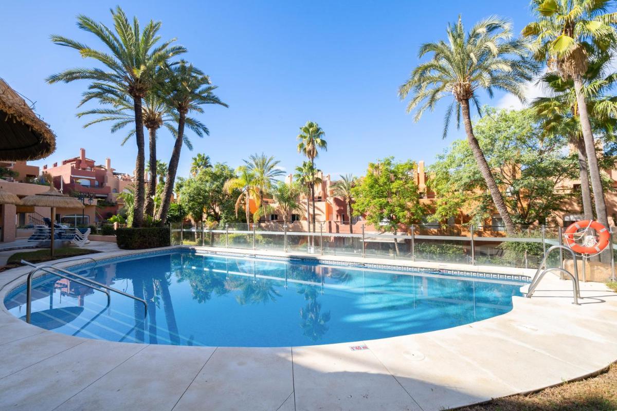 Family Exclusiv Townhouse Puerto Banus - Housity
