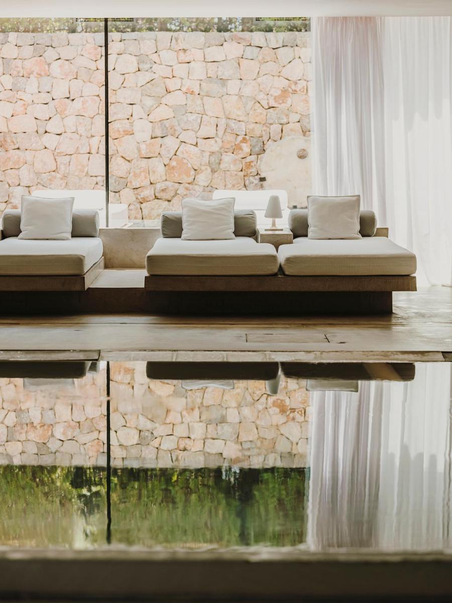 Cama o camas de una habitación en Aguas de Ibiza Grand Luxe Hotel - Small Luxury Hotel of the World