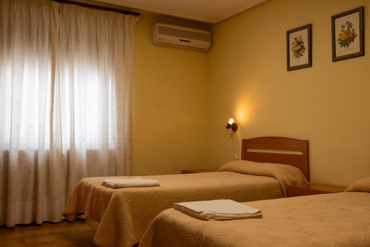 Pensión Discoves - Housity