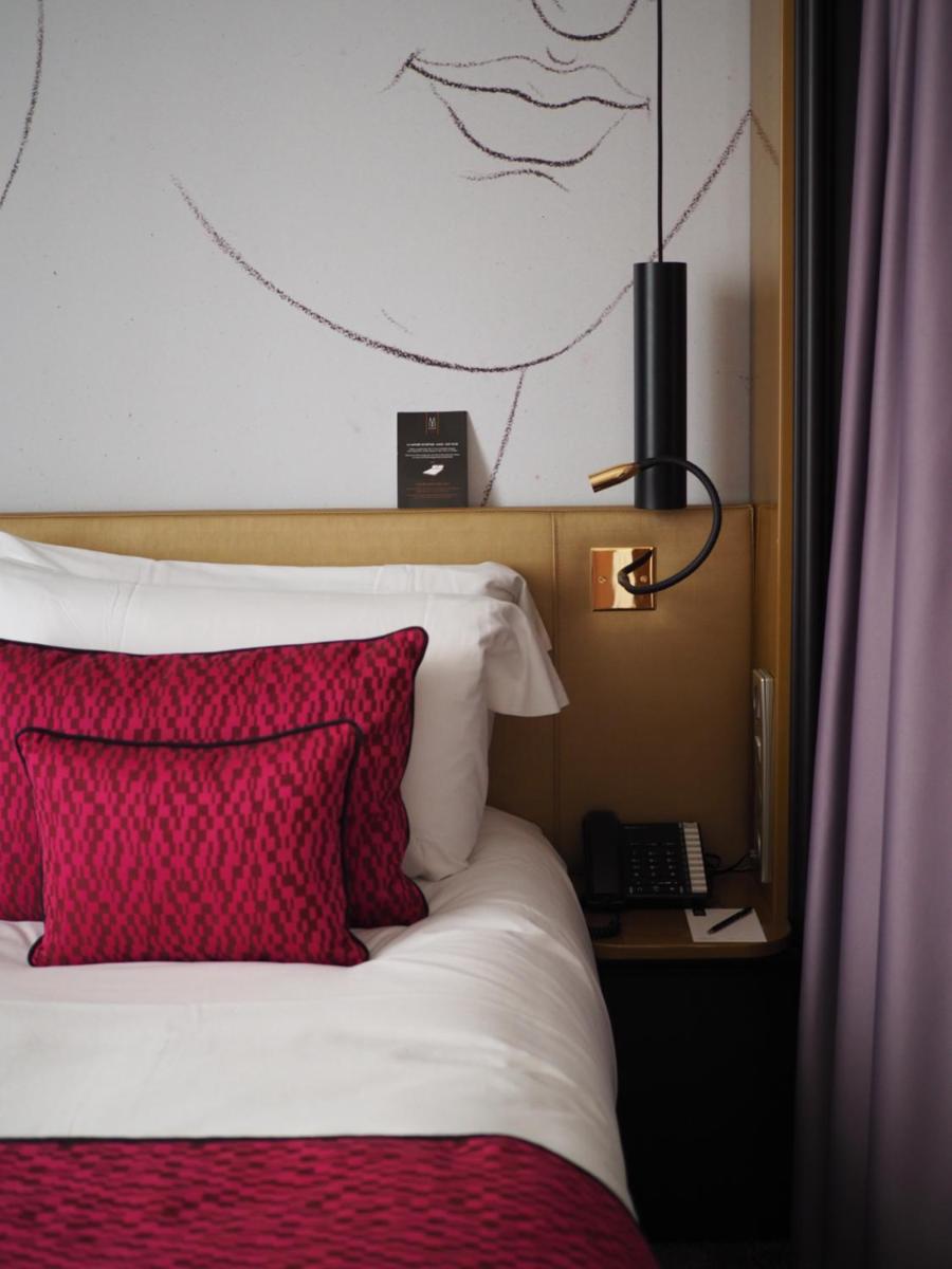 Un ou plusieurs lits dans un hébergement de l'établissement Grand Hôtel La Cloche Dijon - MGallery Collection