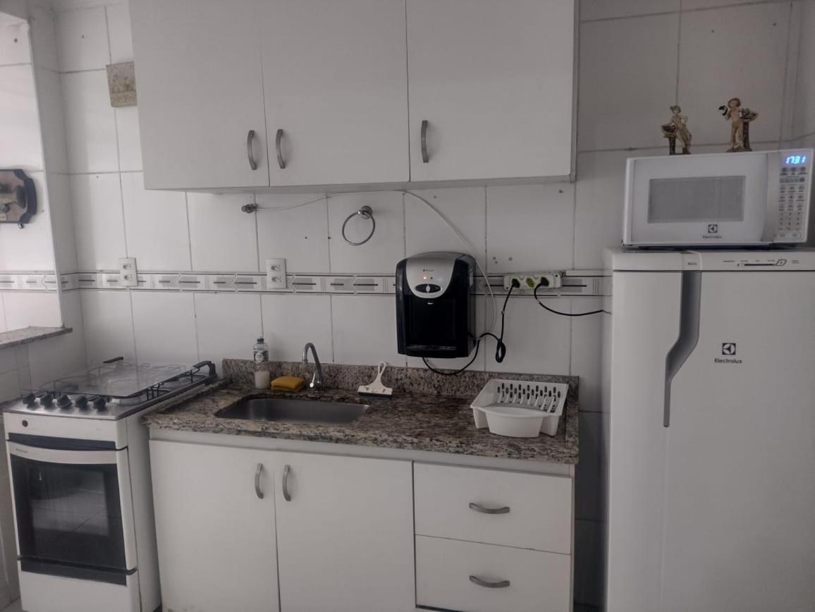 Apartamento Vento e mar - 2 quartos com sacada na quadra da praia do gonzaga - Housity
