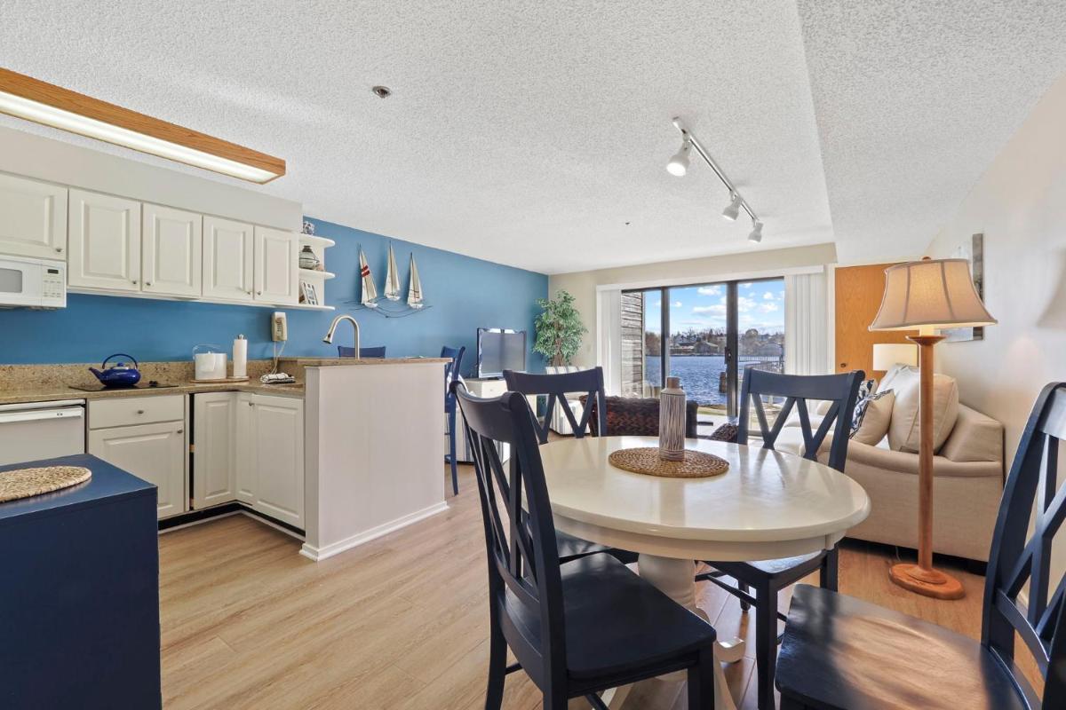 117A Edgewater Inn Condo - Housity