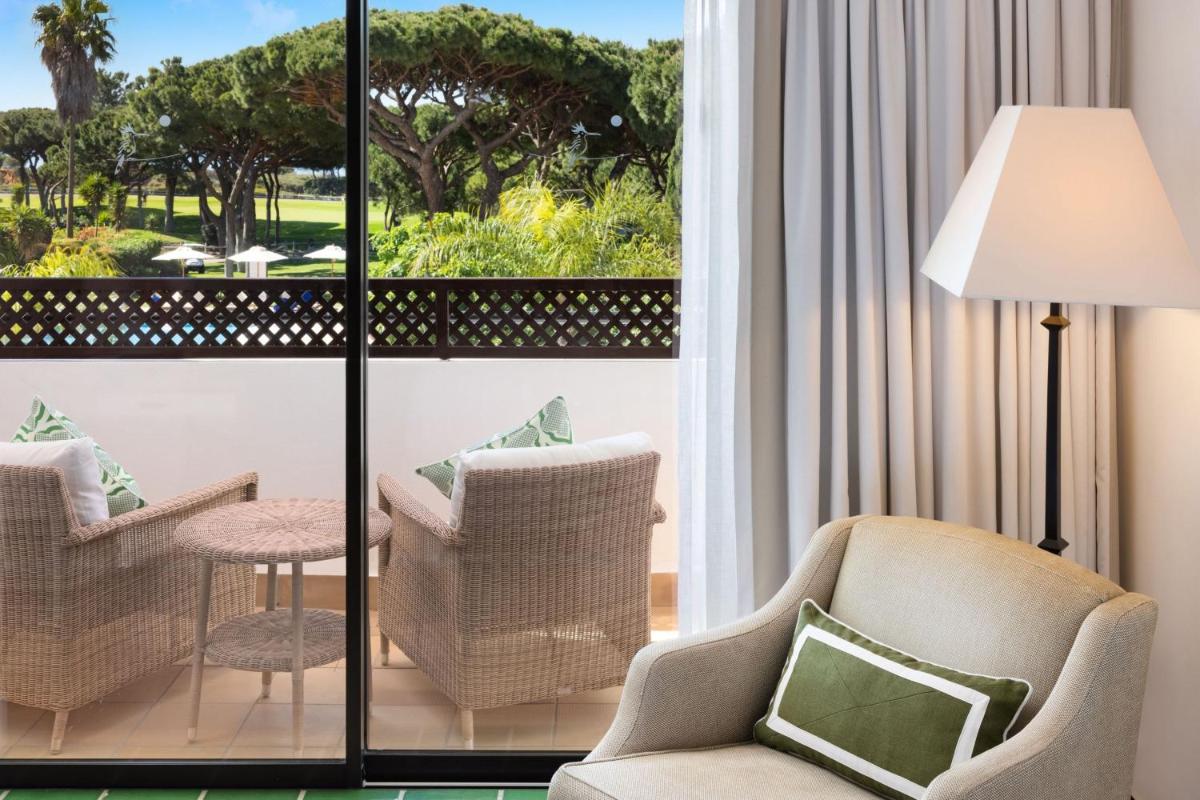 Uma área de estar em Pine Cliffs Hotel, a Luxury Collection Resort, Algarve