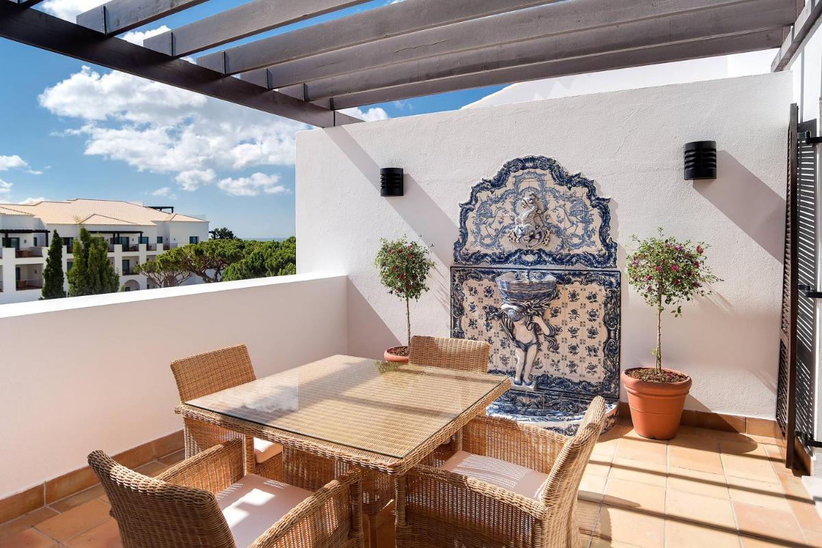 Uma varanda ou terraço em Pine Cliffs Hotel, a Luxury Collection Resort, Algarve