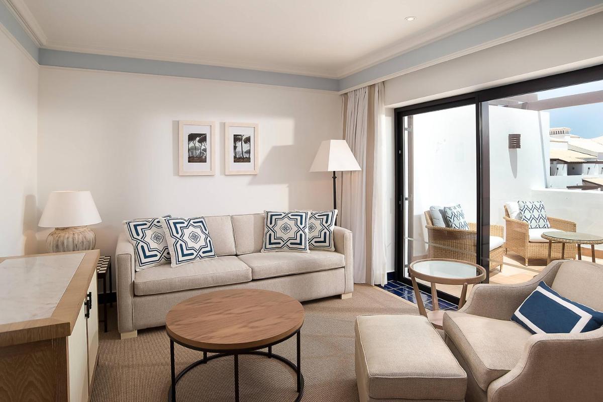 Uma área de estar em Pine Cliffs Hotel, a Luxury Collection Resort, Algarve