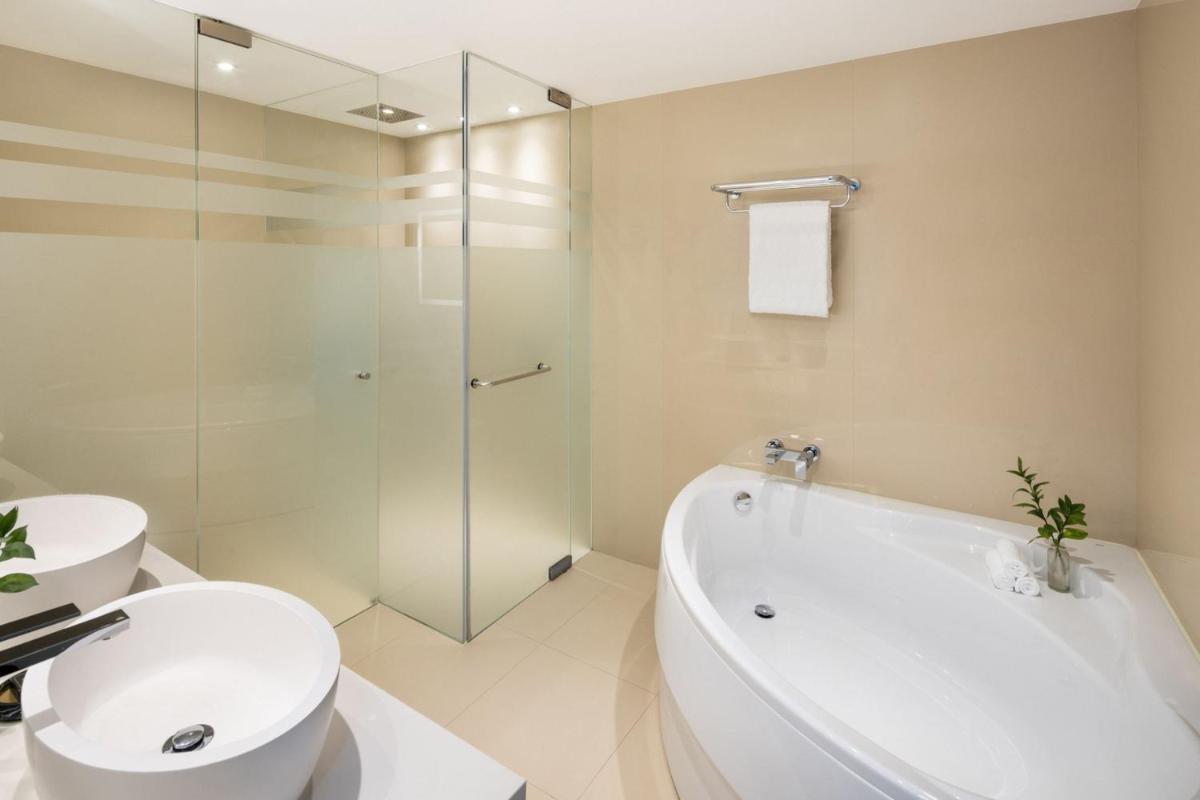 Uma casa de banho em Pine Cliffs Hotel, a Luxury Collection Resort, Algarve