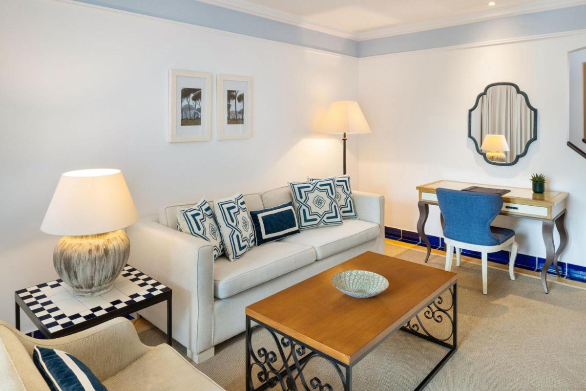 Uma área de estar em Pine Cliffs Hotel, a Luxury Collection Resort, Algarve