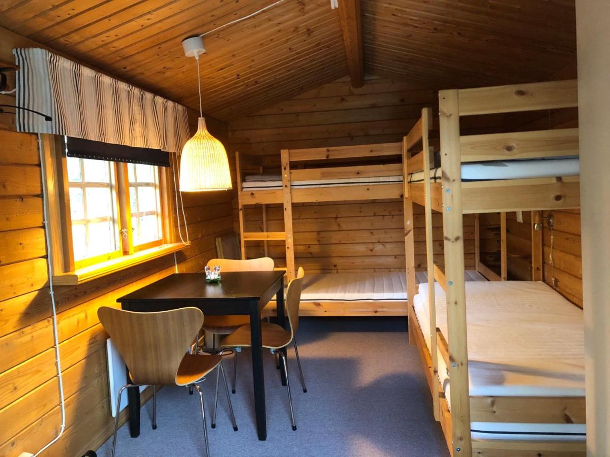 Timber cottages with jacuzzi and sauna near lake Vänern - Housity