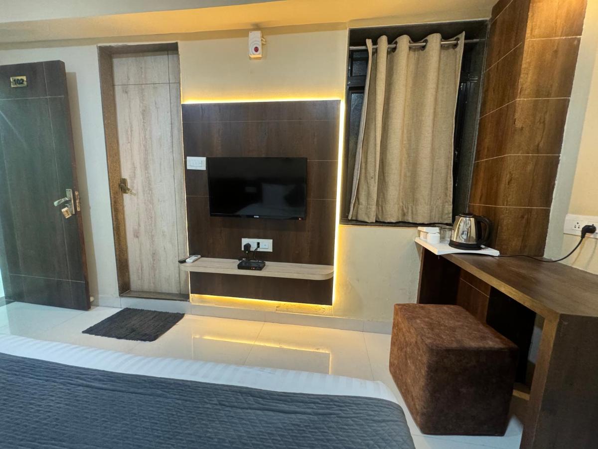 The Tripti Hotel & Banquets - Housity