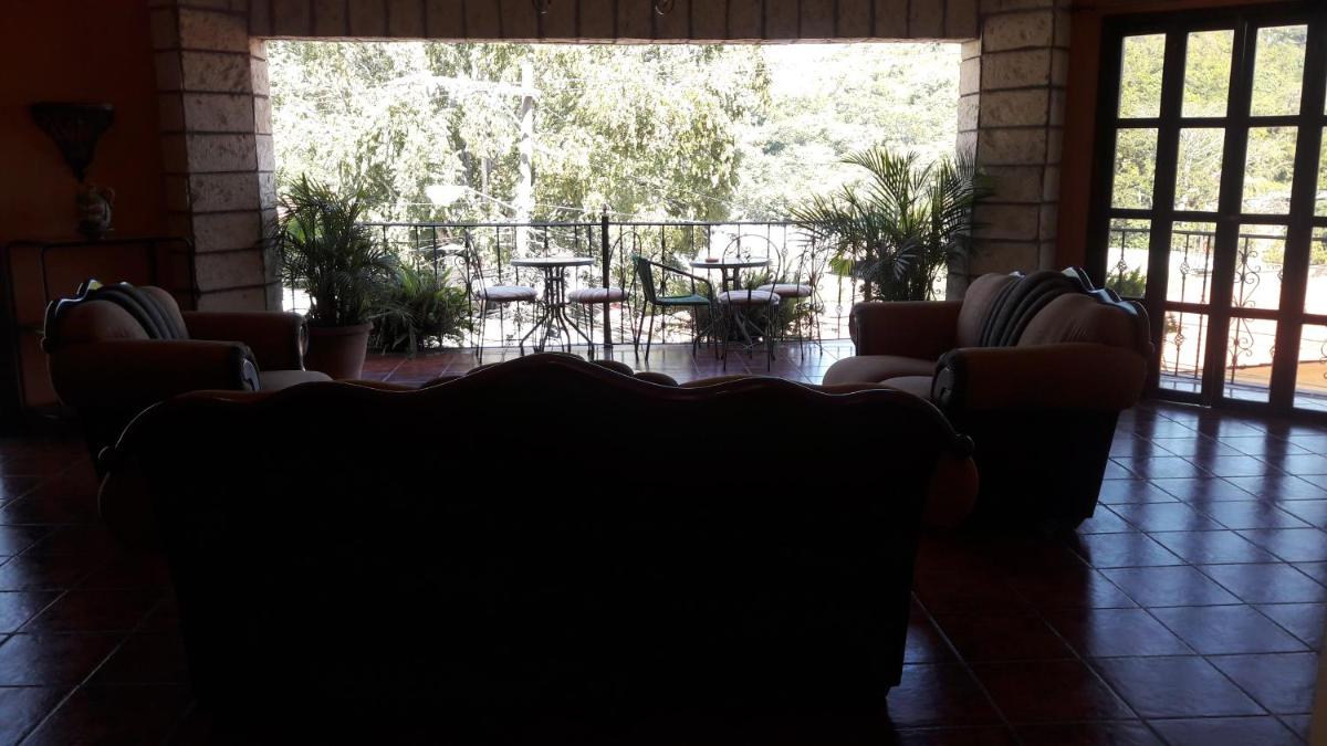 Hotel Acropolis Maya - Housity